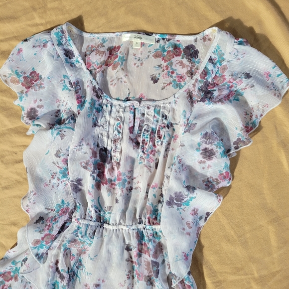 Ruffle Flutter Sleeve Top White Floral Flattering - Picture 2 of 8